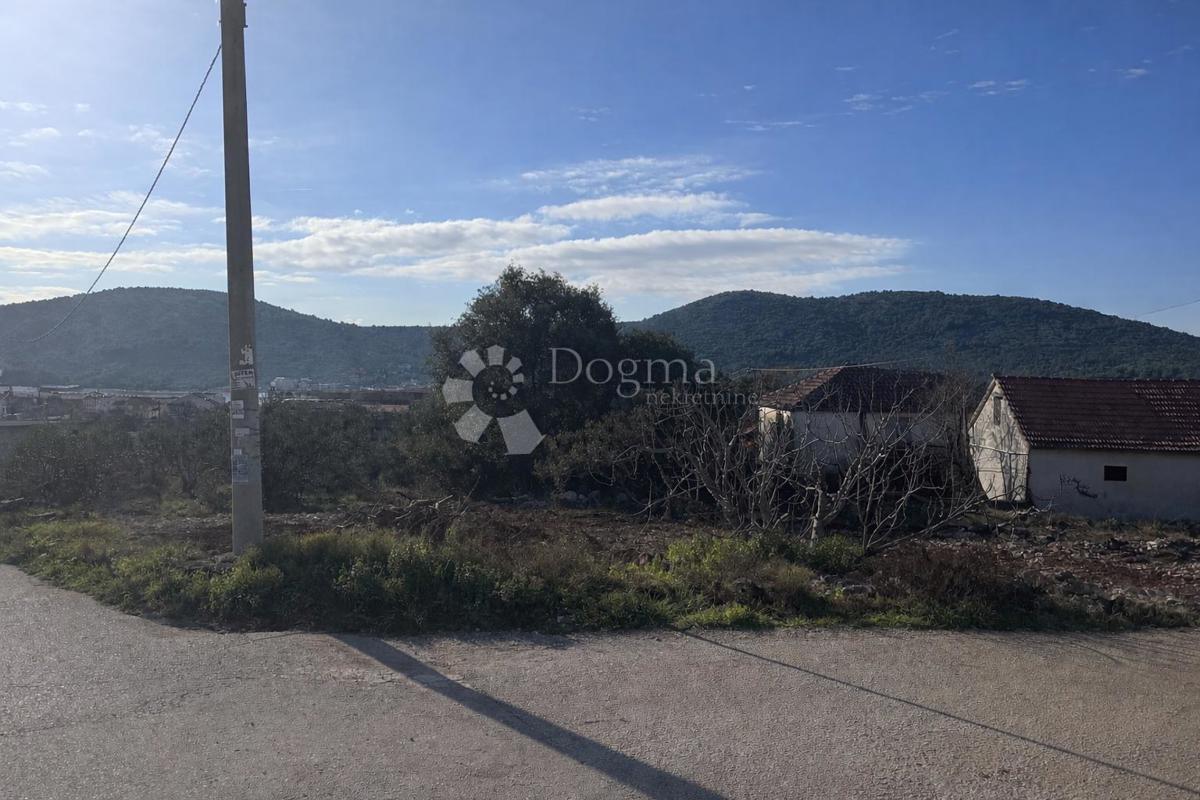 Zazidljivo zemljišče Vinišće, Marina, 648m2