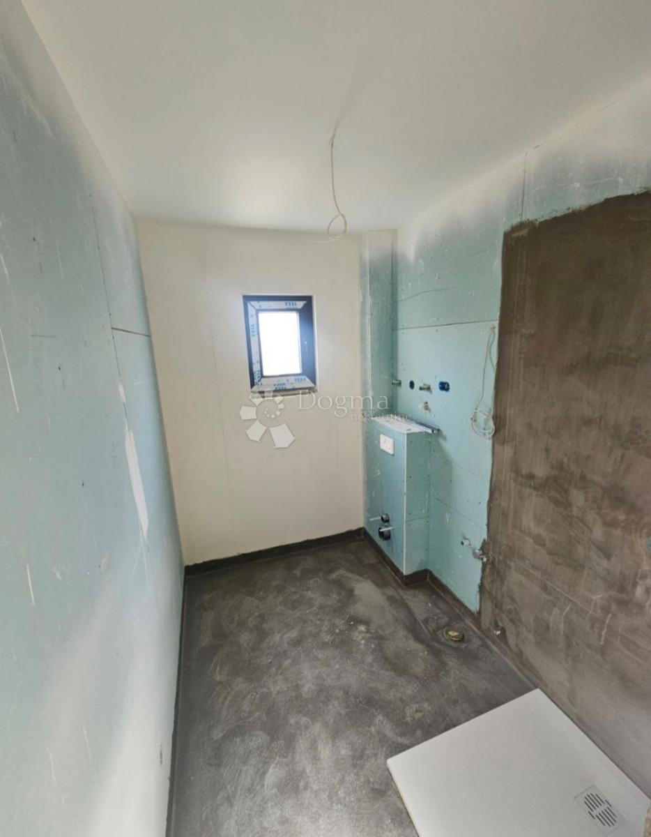 Stanovanje Kaštel Lukšić, Kaštela, 108m2