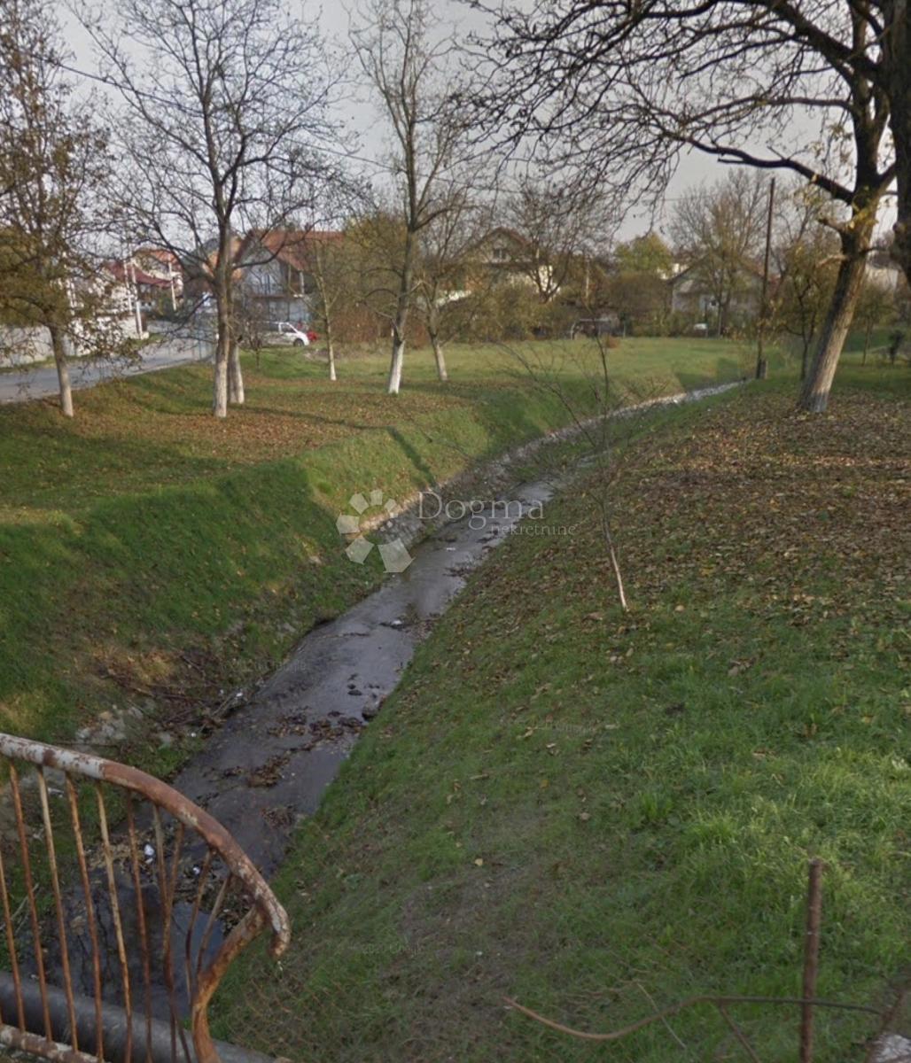 Zazidljivo zemljišče Sopnica, Sesvete, 790m2