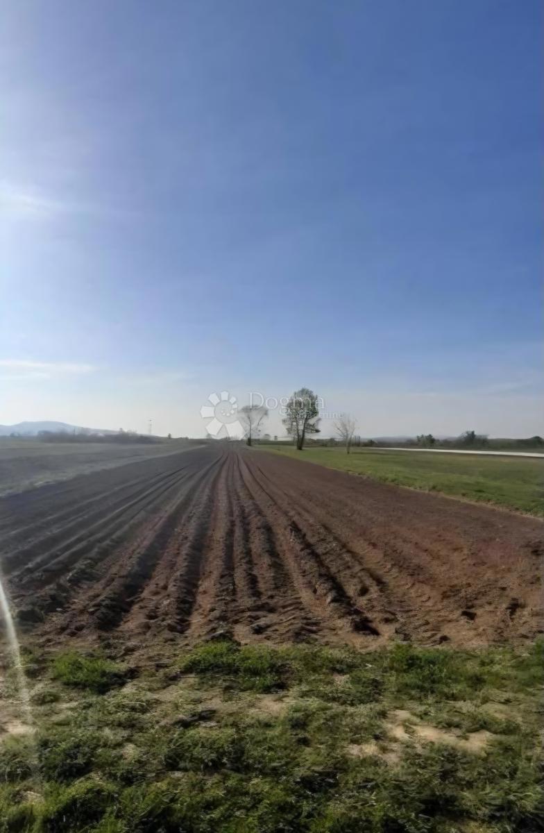 Kmetijsko zemljišče Strmec, Sveta Nedelja, 2.378m2