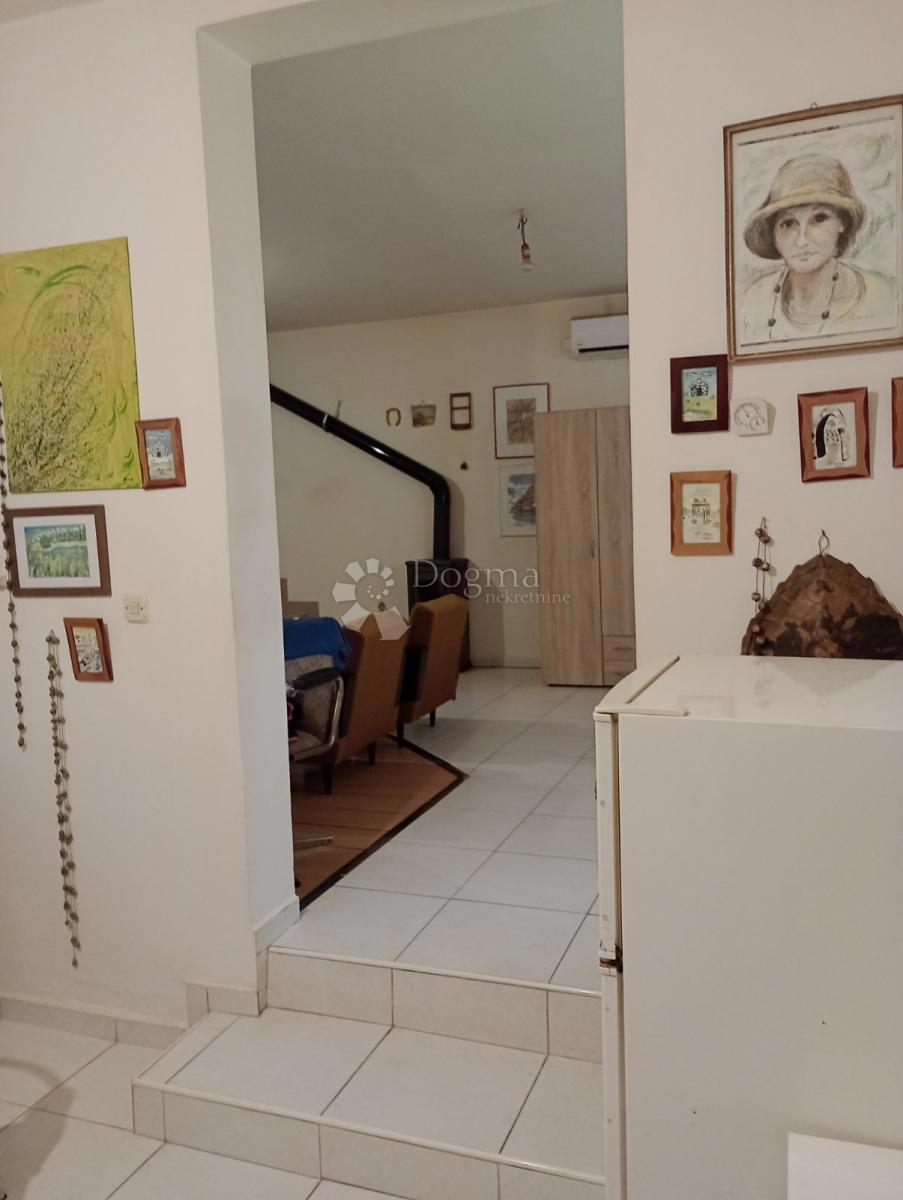 Hiša Veli vrh, Pula, 90m2