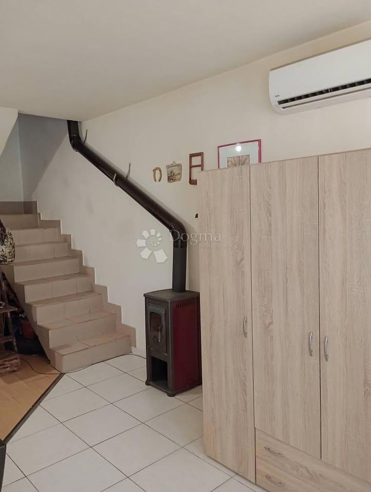 Hiša Veli vrh, Pula, 90m2