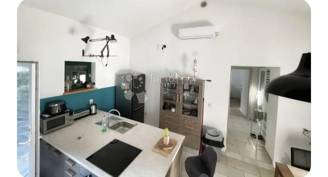 Hiša Kaštel Lukšić, Kaštela, 68m2