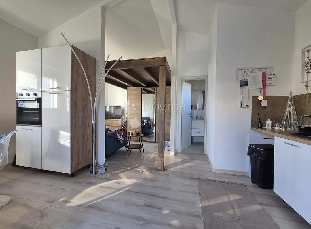 Hiša Kaštel Lukšić, Kaštela, 68m2