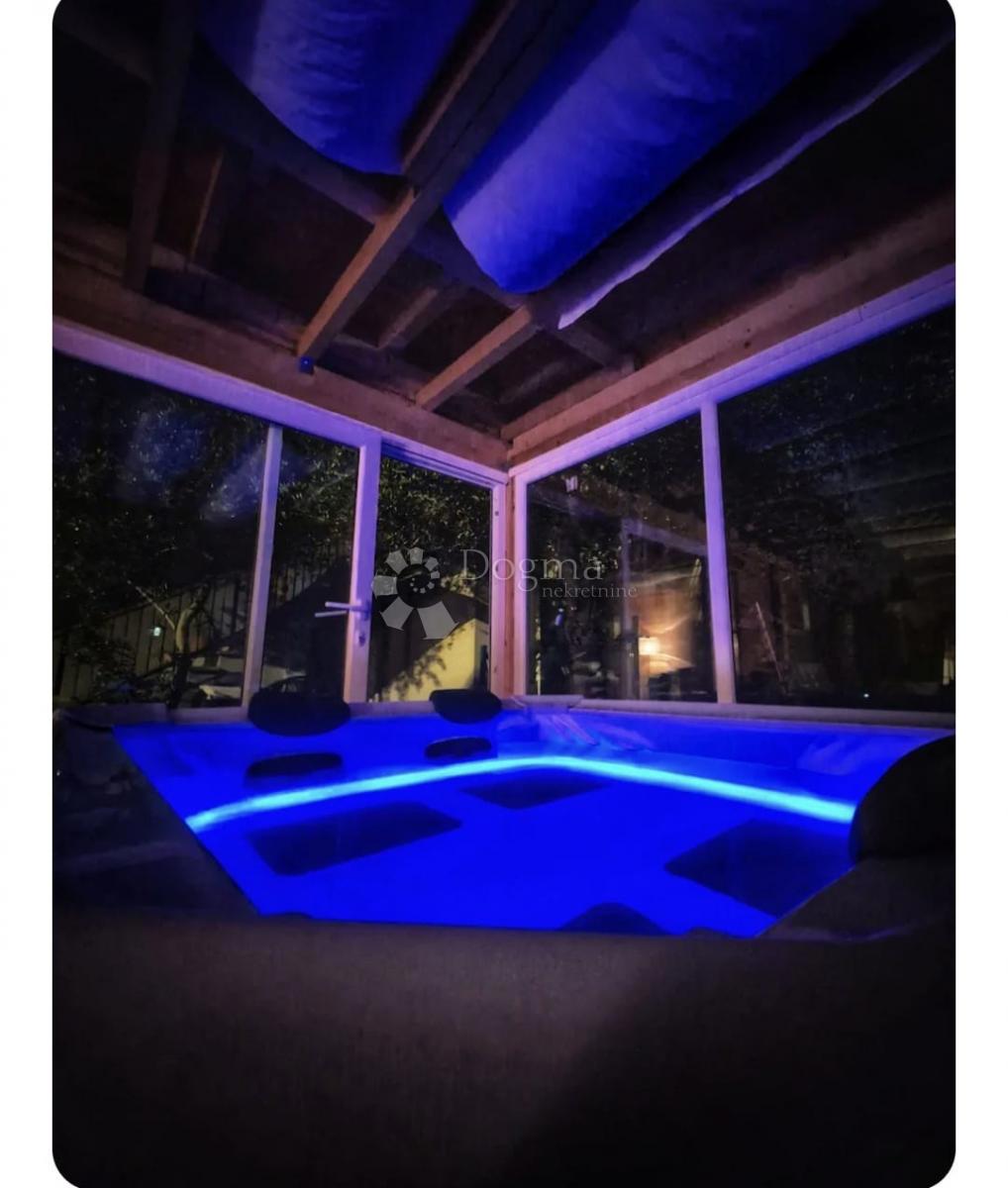 Hiša Kaštel Lukšić, Kaštela, 68m2