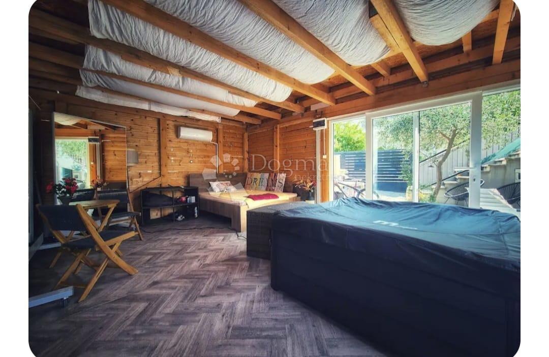 Hiša Kaštel Lukšić, Kaštela, 68m2