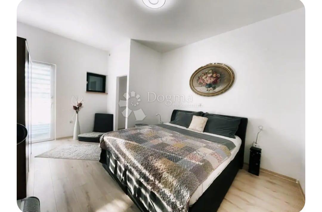 Hiša Kaštel Lukšić, Kaštela, 68m2