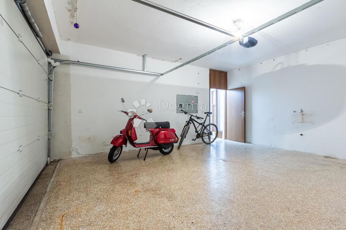 Hiša Njivice, Omišalj, 300m2