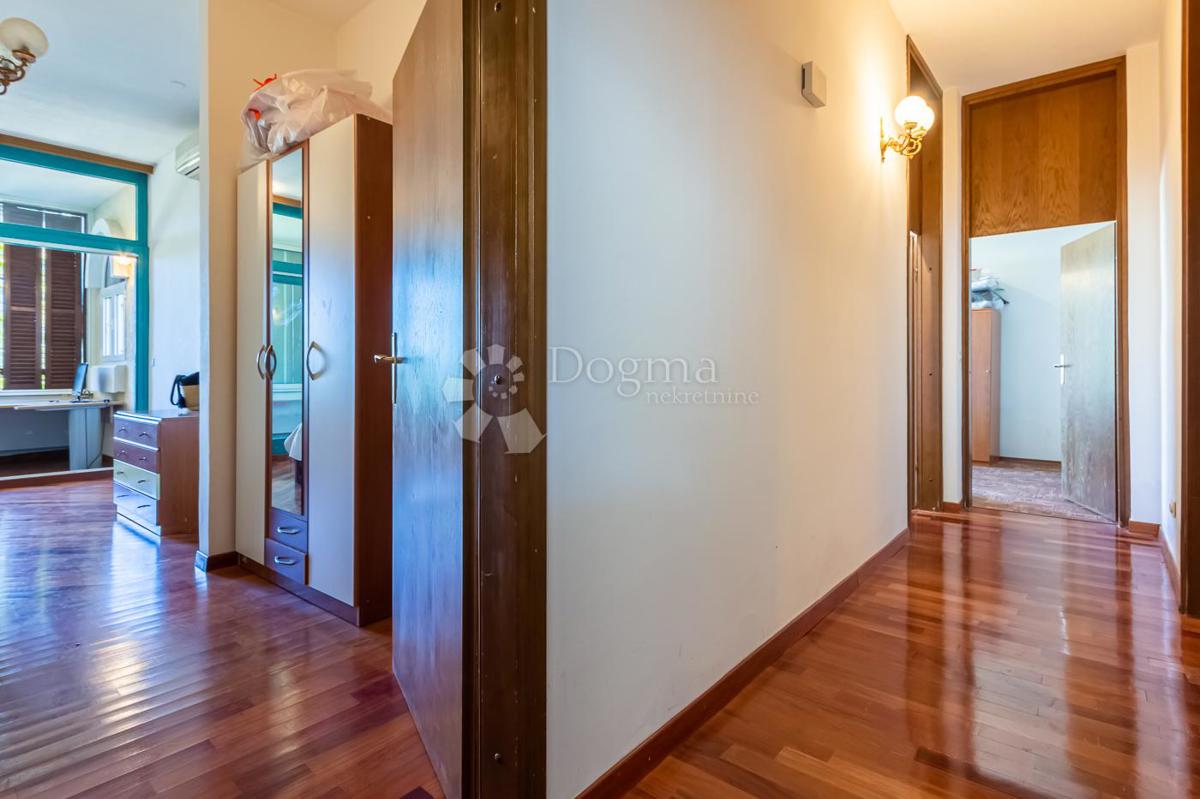 Hiša Njivice, Omišalj, 300m2