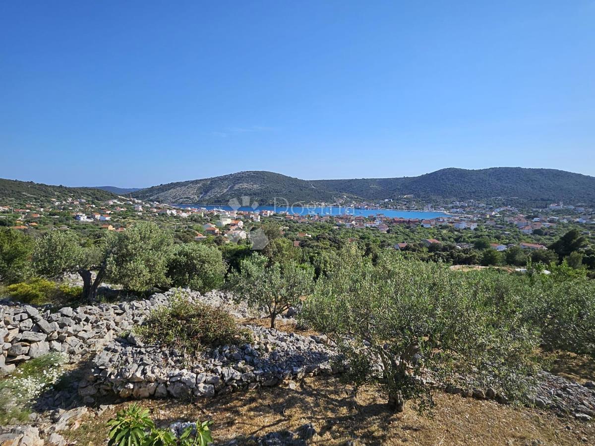 Zazidljivo zemljišče Vinišće, Marina, 1.465m2