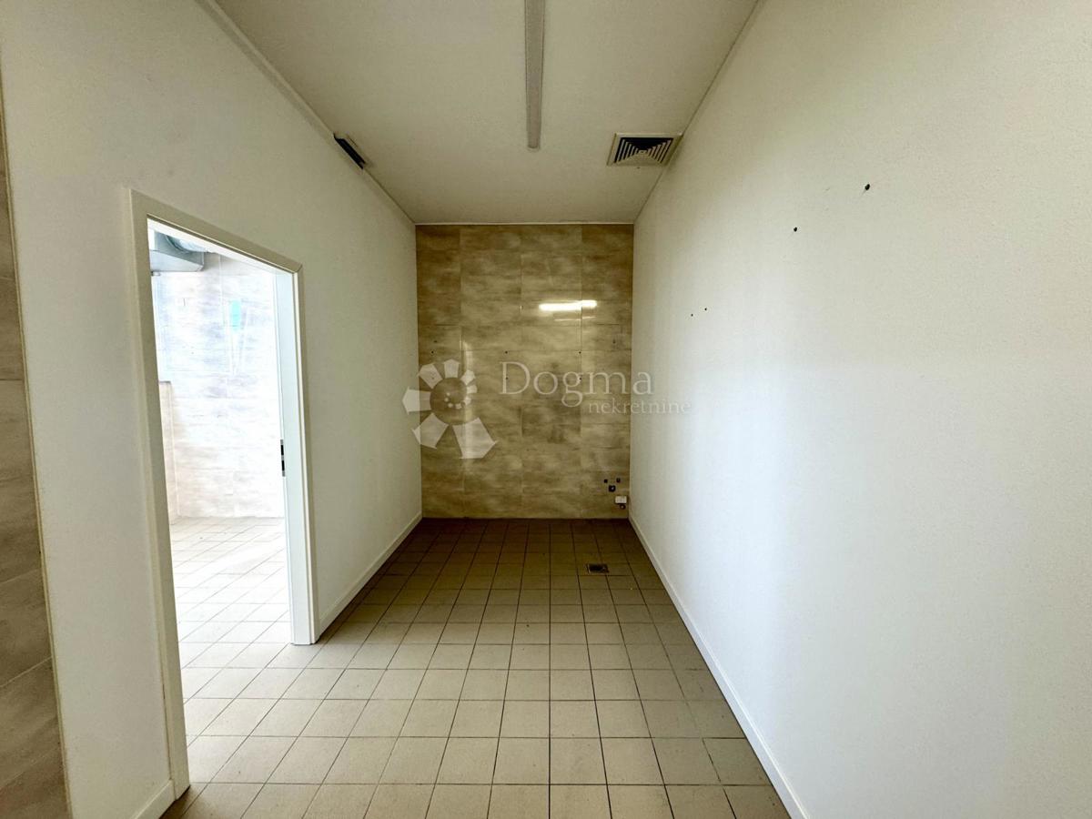 Poslovni prostor Krk, 244m2