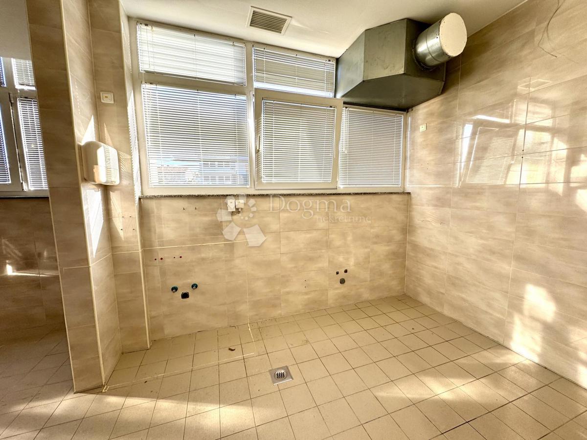 Poslovni prostor Krk, 244m2