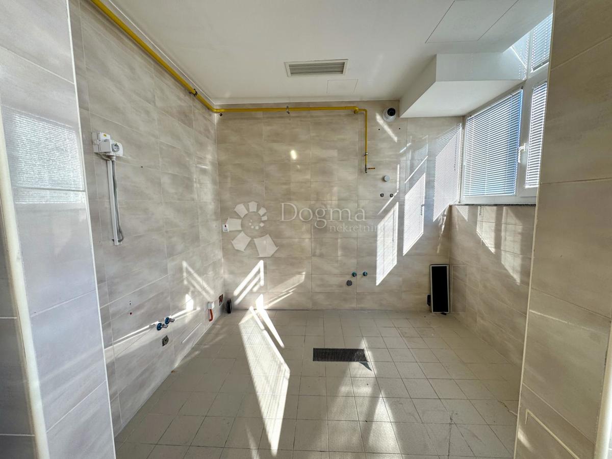 Poslovni prostor Krk, 244m2