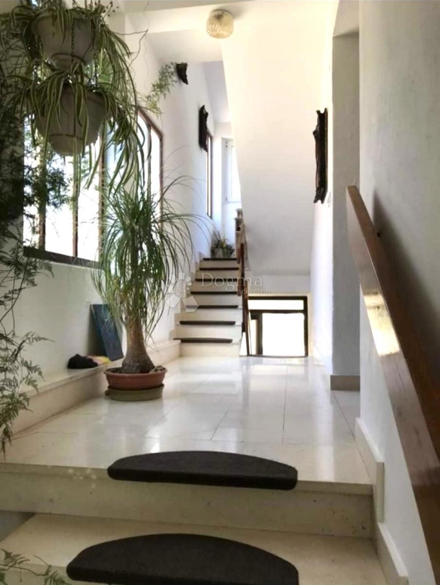 Hiša Podgora, 295m2