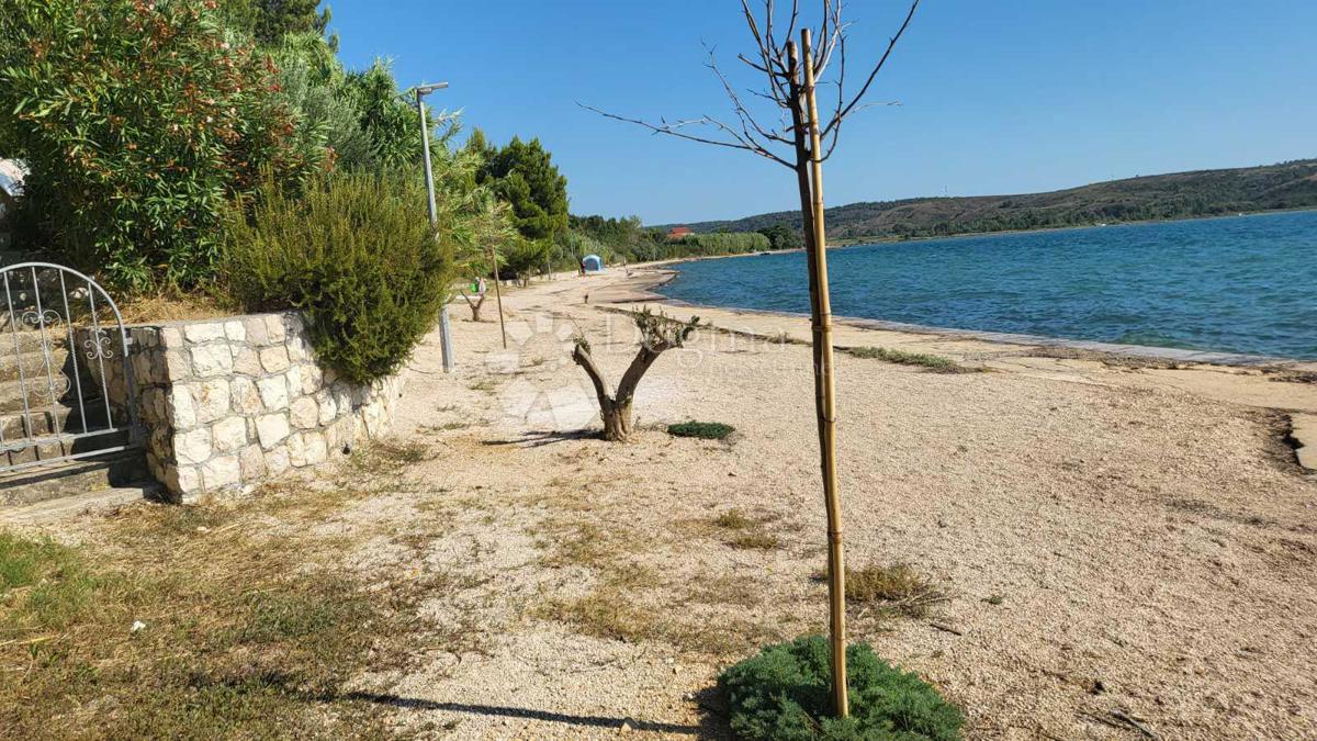 Zazidljivo zemljišče Rtina, Ražanac, 1.284m2