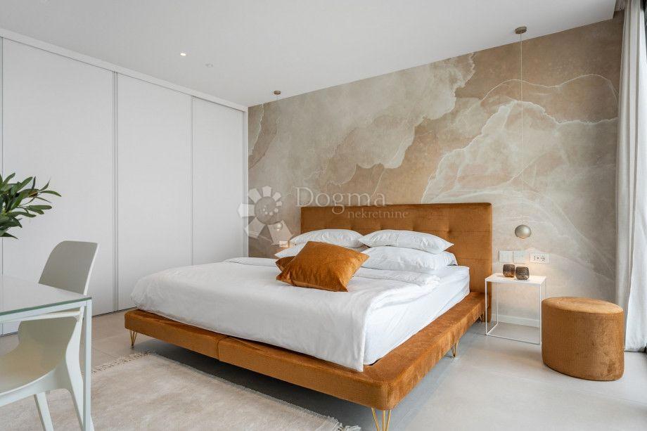 Hiša Jesenice, Dugi Rat, 254m2