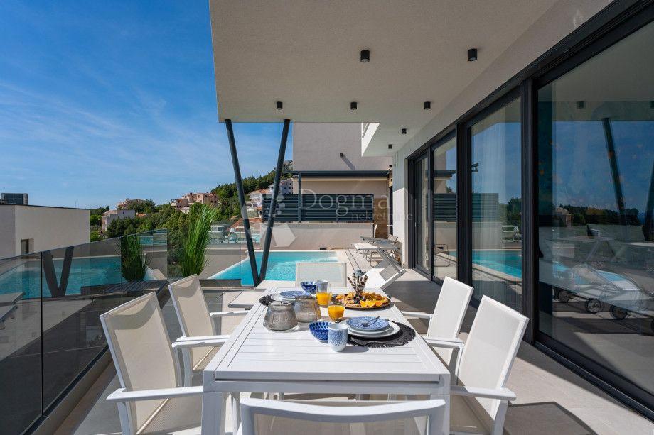 Hiša Jesenice, Dugi Rat, 254m2