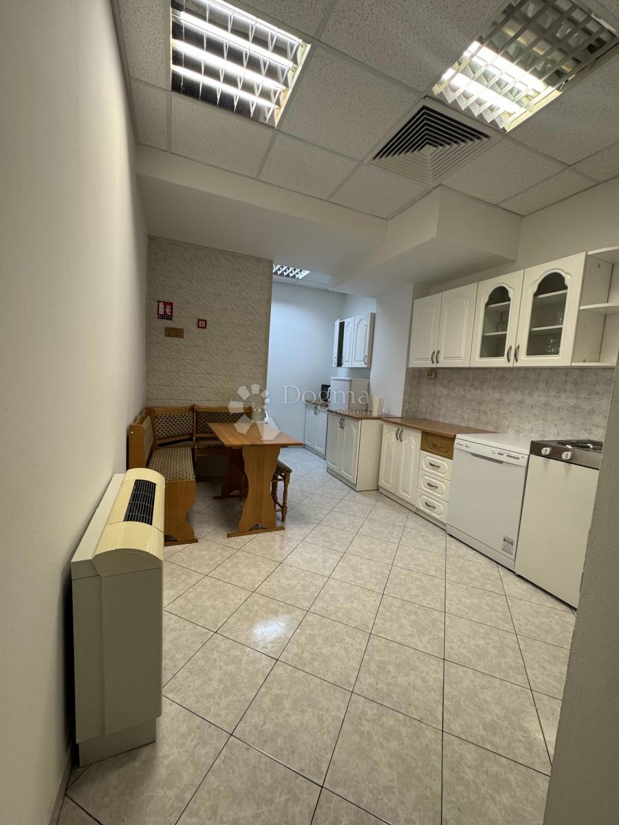 Poslovni prostor Škurinje, Rijeka, 325m2