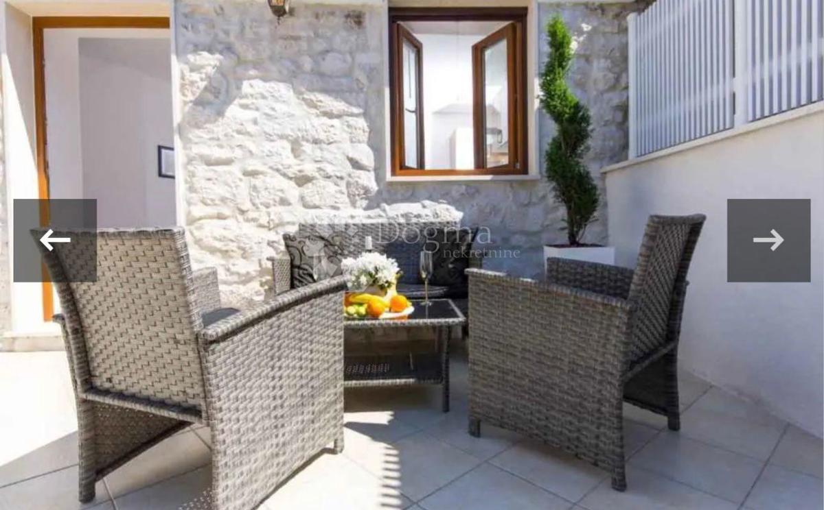 Hiša Okrug Gornji, Okrug, 82m2