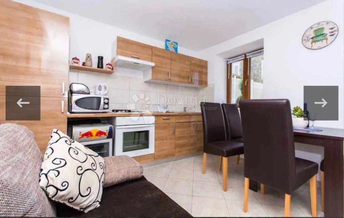 Hiša Okrug Gornji, Okrug, 82m2