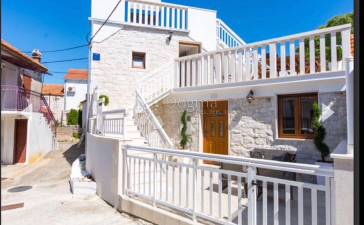 Hiša Okrug Gornji, Okrug, 82m2