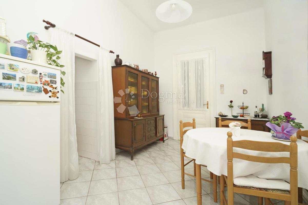 Stanovanje Centar, Pula, 85,90m2