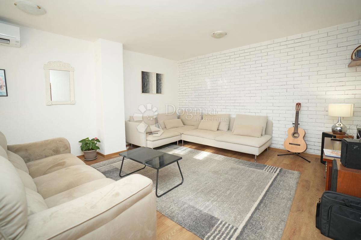 Družinska hiša v naravi