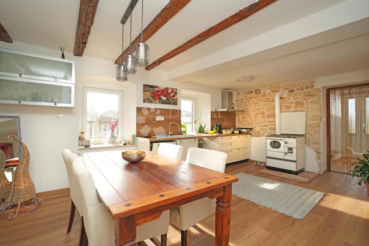 Družinska hiša v naravi