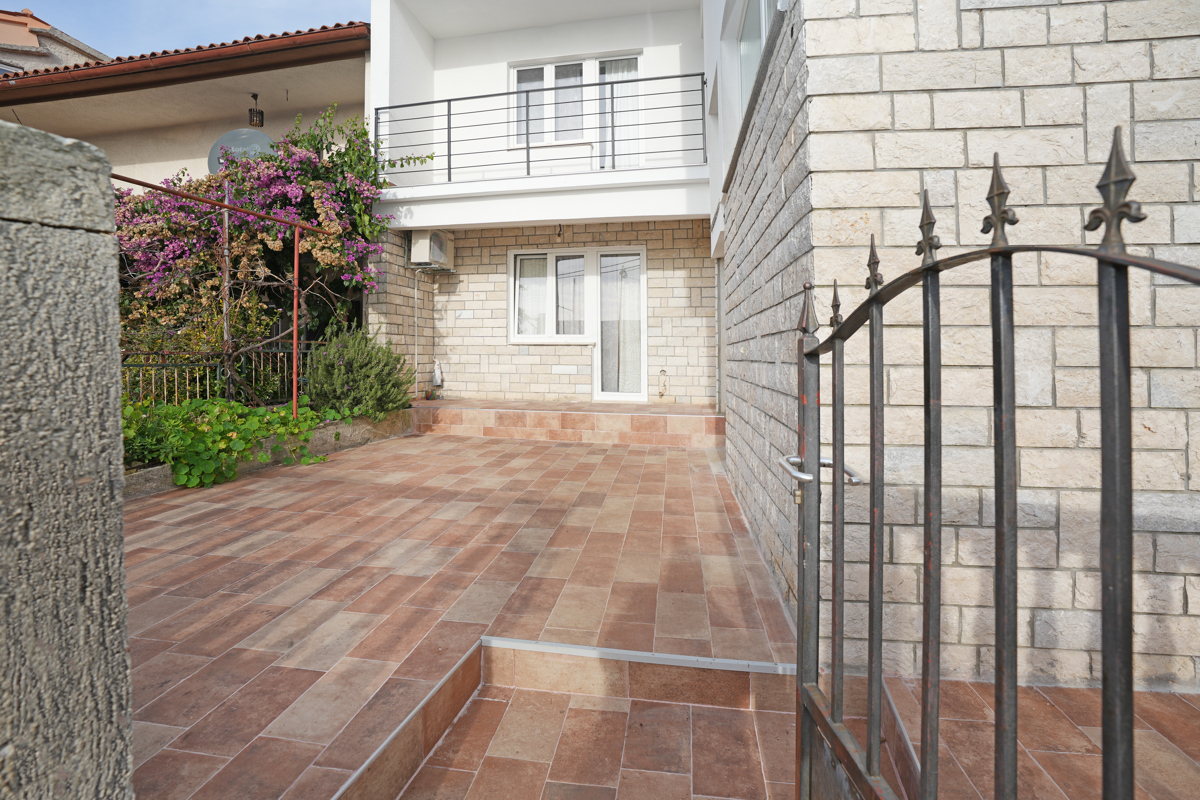 Družinska hiša v naravi