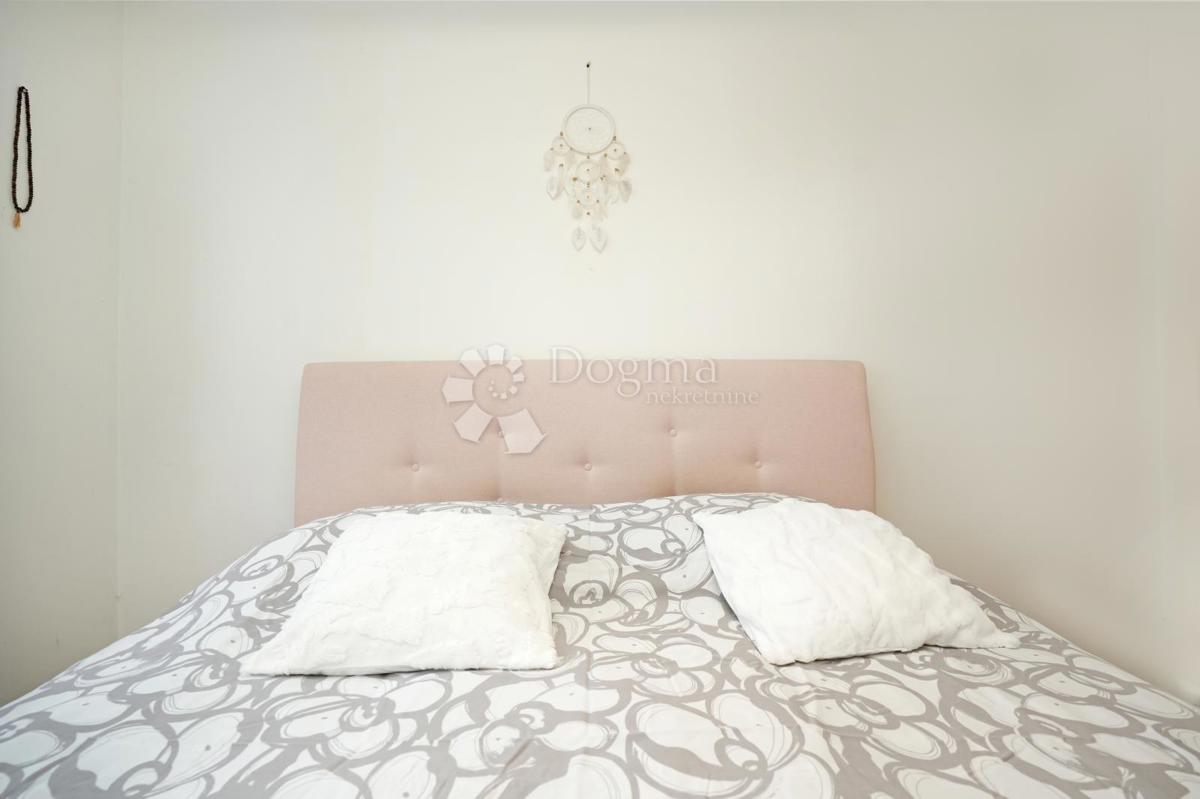 Družinska hiša v naravi