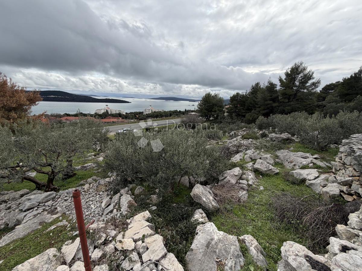 Zazidljivo zemljišče Seget Donji, Seget, 3.000m2