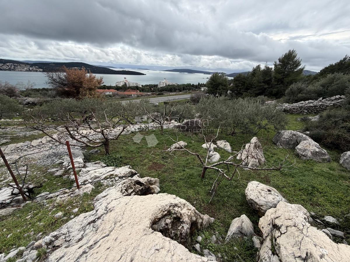 Zazidljivo zemljišče Seget Donji, Seget, 3.000m2