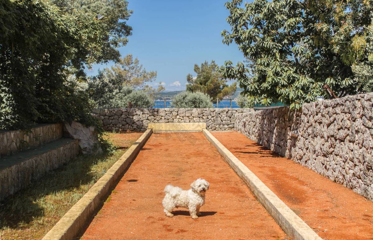 Otok Krk-odlična priložnost za investicijo-prva vrsta do morja-Punat!