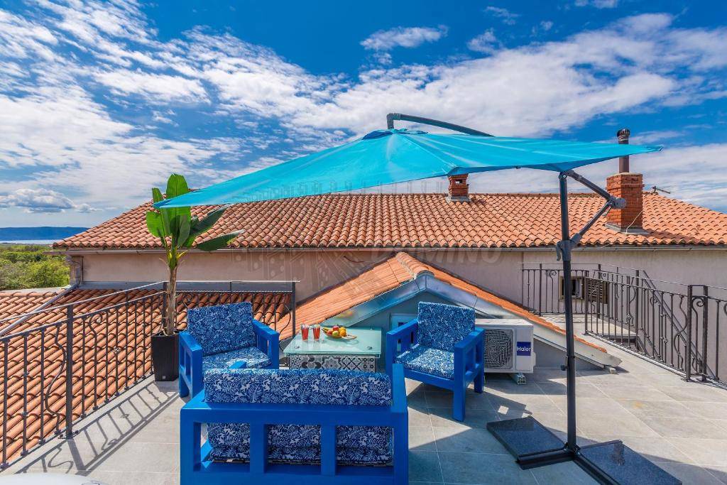 Čudovita obnovljena starina s strešno teraso!