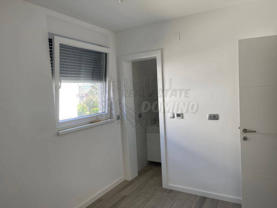 Dva apartmaja z vrtom! Mesto Krk!