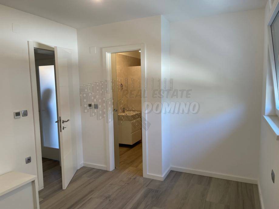 Dva apartmaja z vrtom! Mesto Krk!