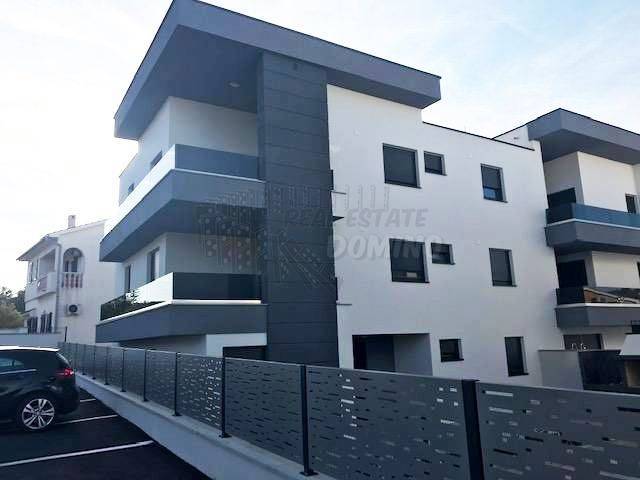 Dva apartmaja z vrtom! Mesto Krk!