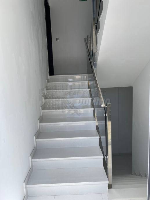 Dva apartmaja z vrtom! Mesto Krk!