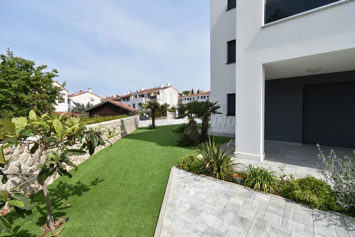 Novozgrajeno stanovanje le 100 metrov od plaže!