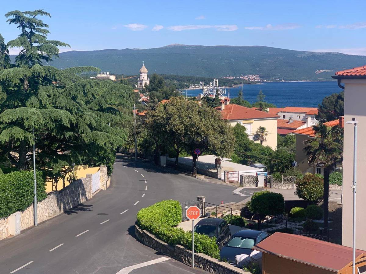Stanovanje s čudovitim razgledom! Mesto Krk!