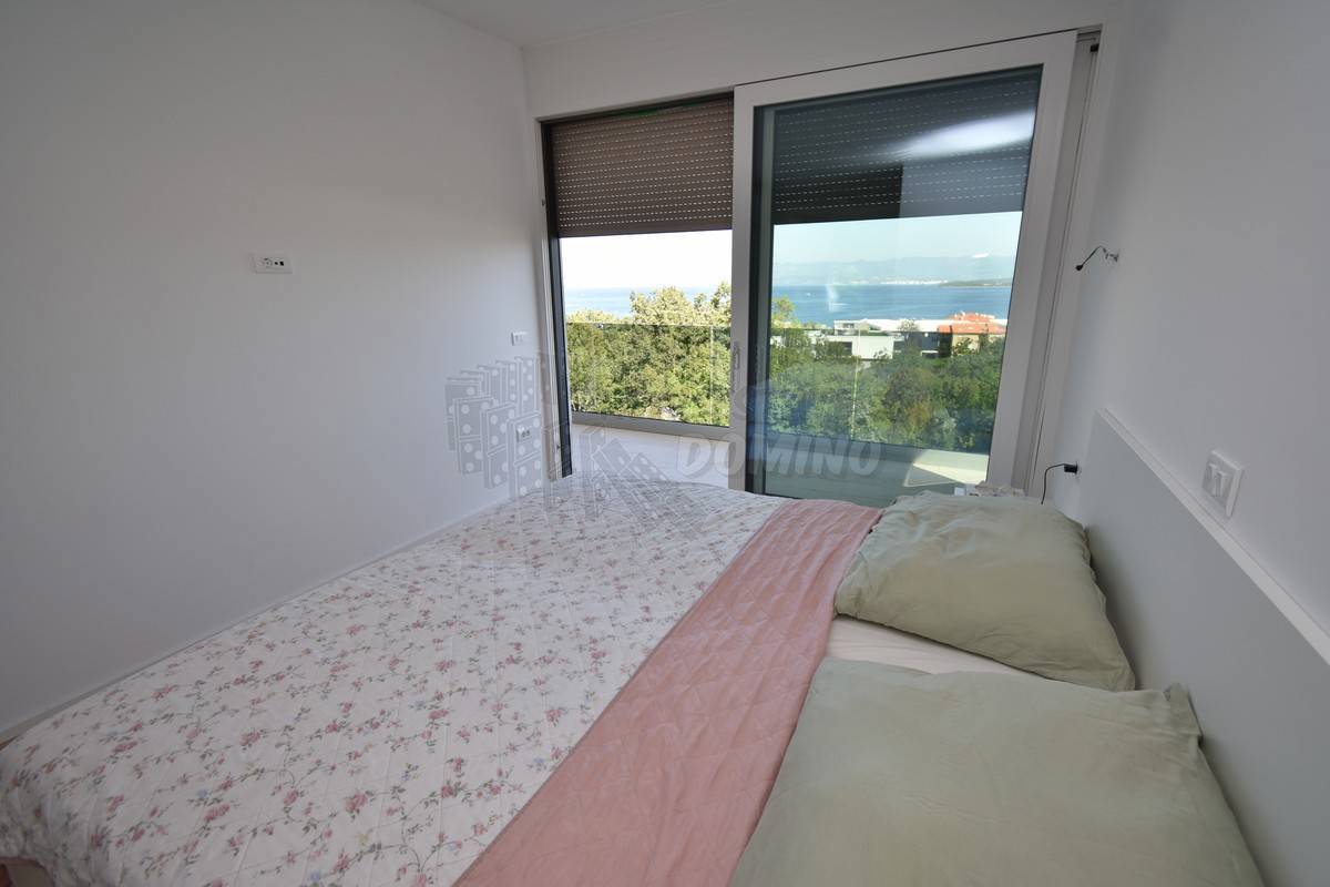 Luksuzni penthouse z bazenom na strehi in odprtim pogledom na morje!