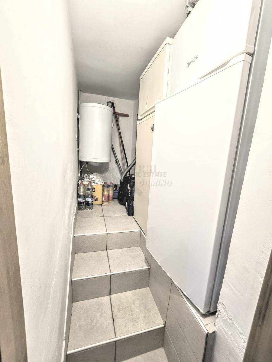 Prekrasna renovirana kuća z okućnico! Otok Krk!