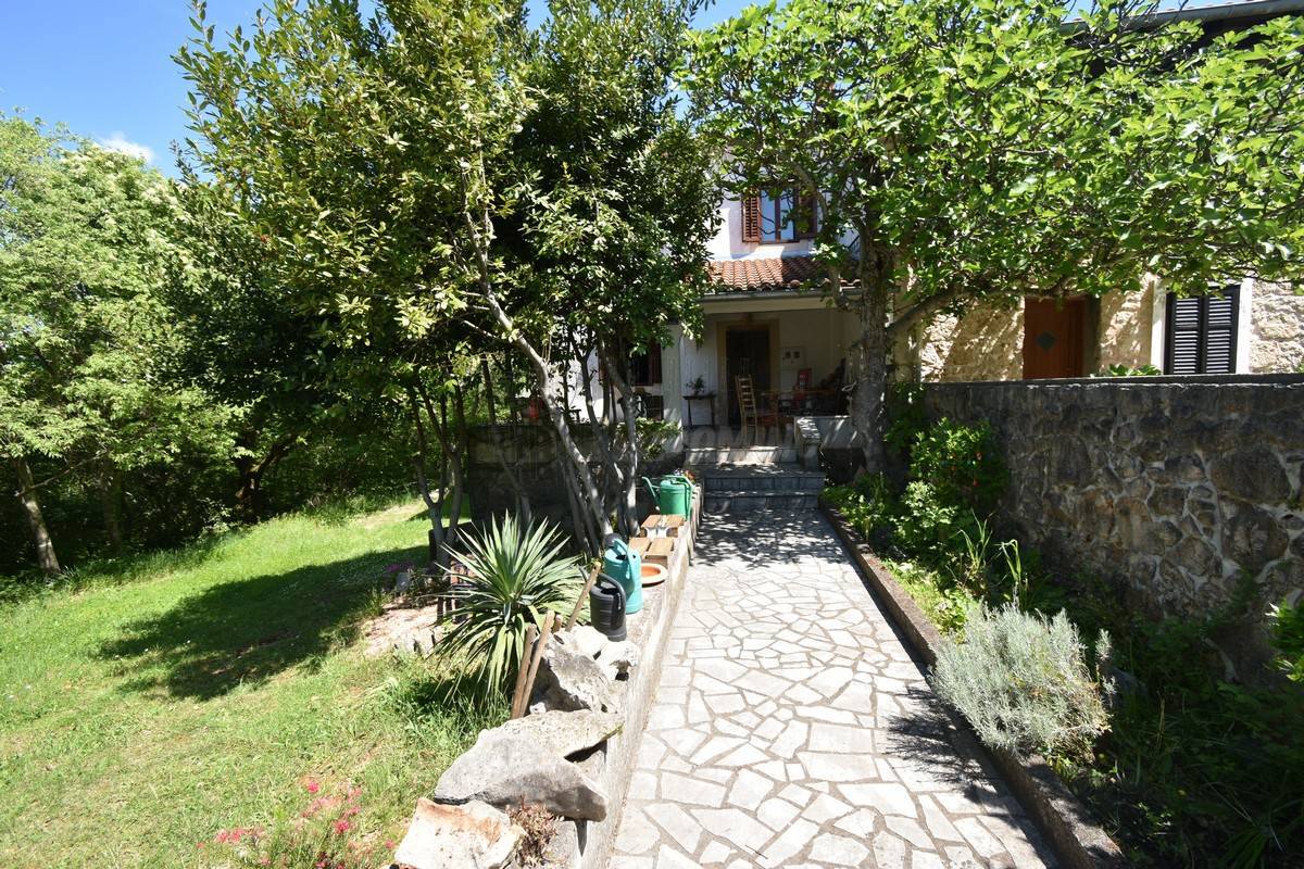 Prenovljena hiša z velikim vrtom! Otok Krk