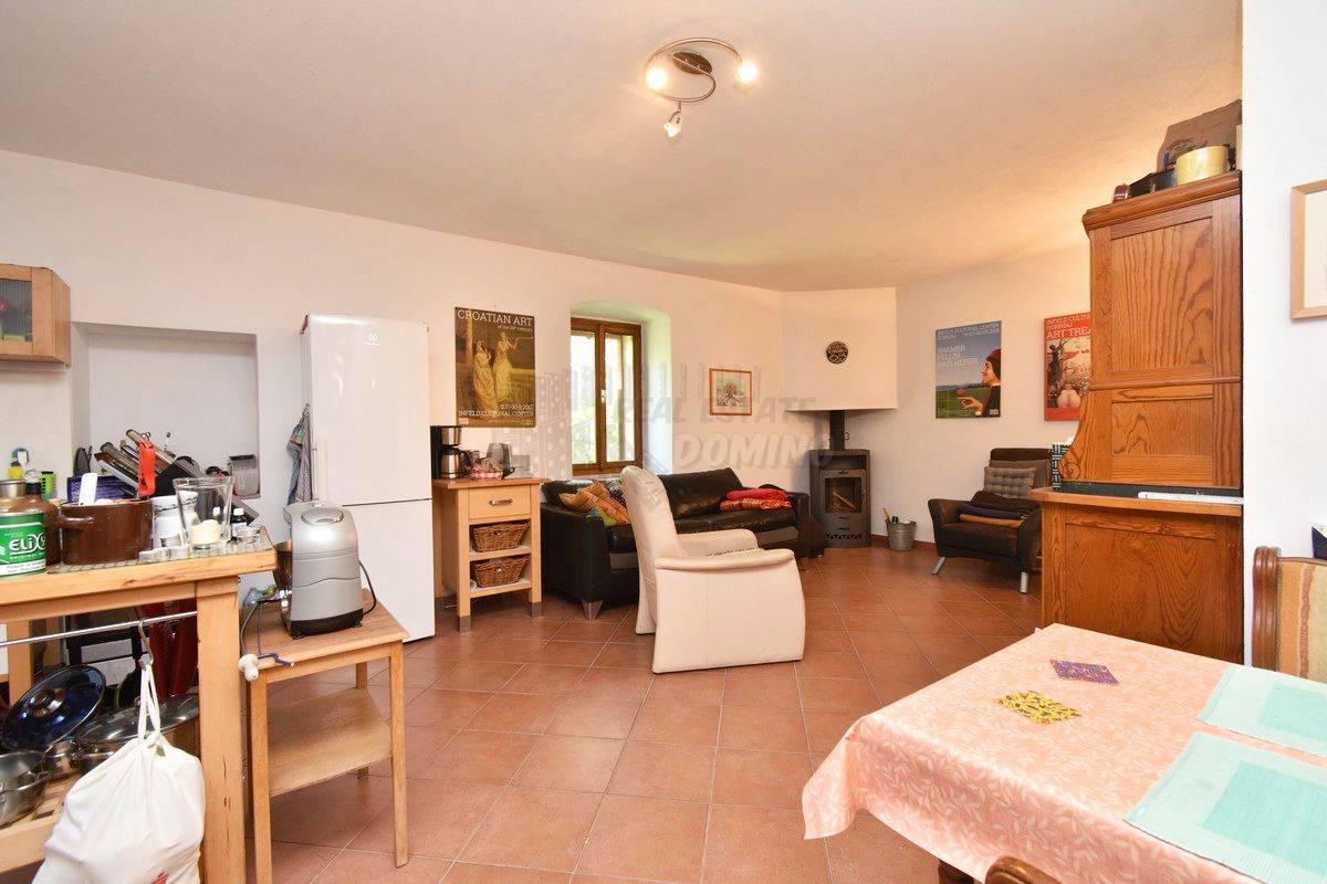 Prenovljena hiša z velikim vrtom! Otok Krk