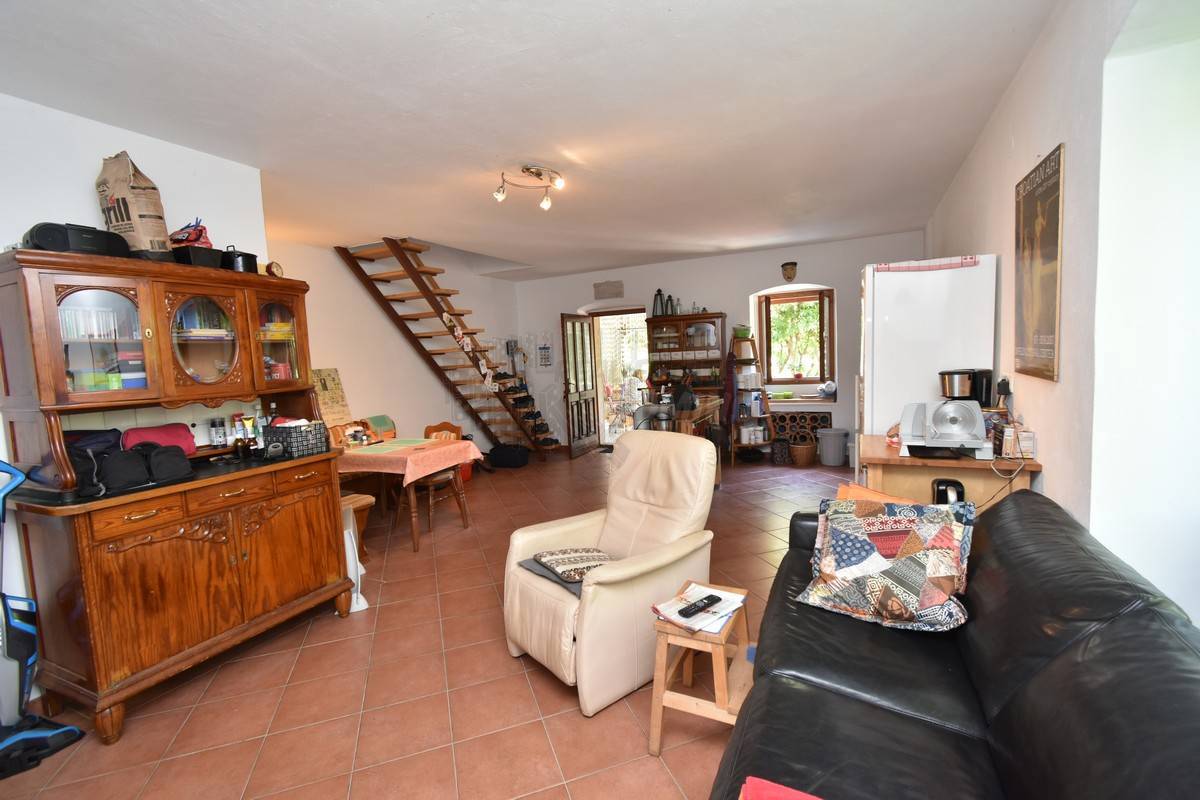 Prenovljena hiša z velikim vrtom! Otok Krk