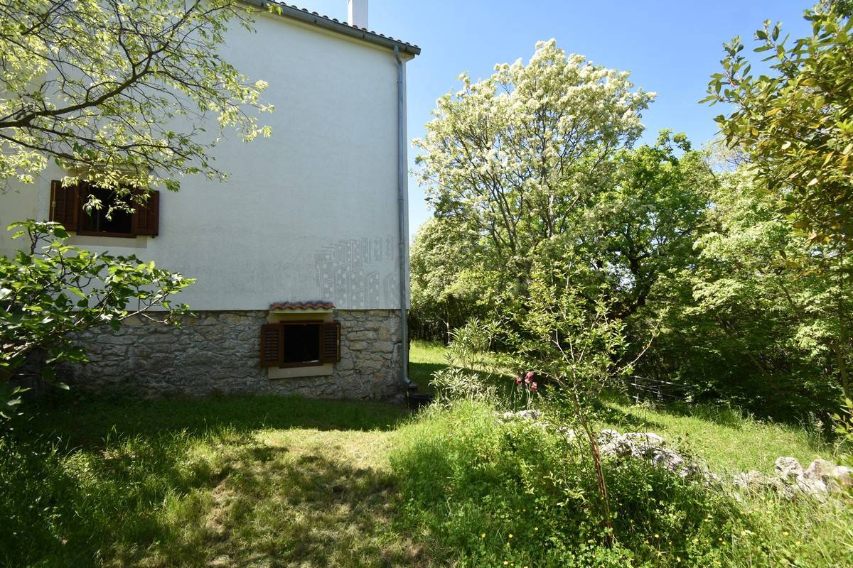 Prenovljena hiša z velikim vrtom! Otok Krk