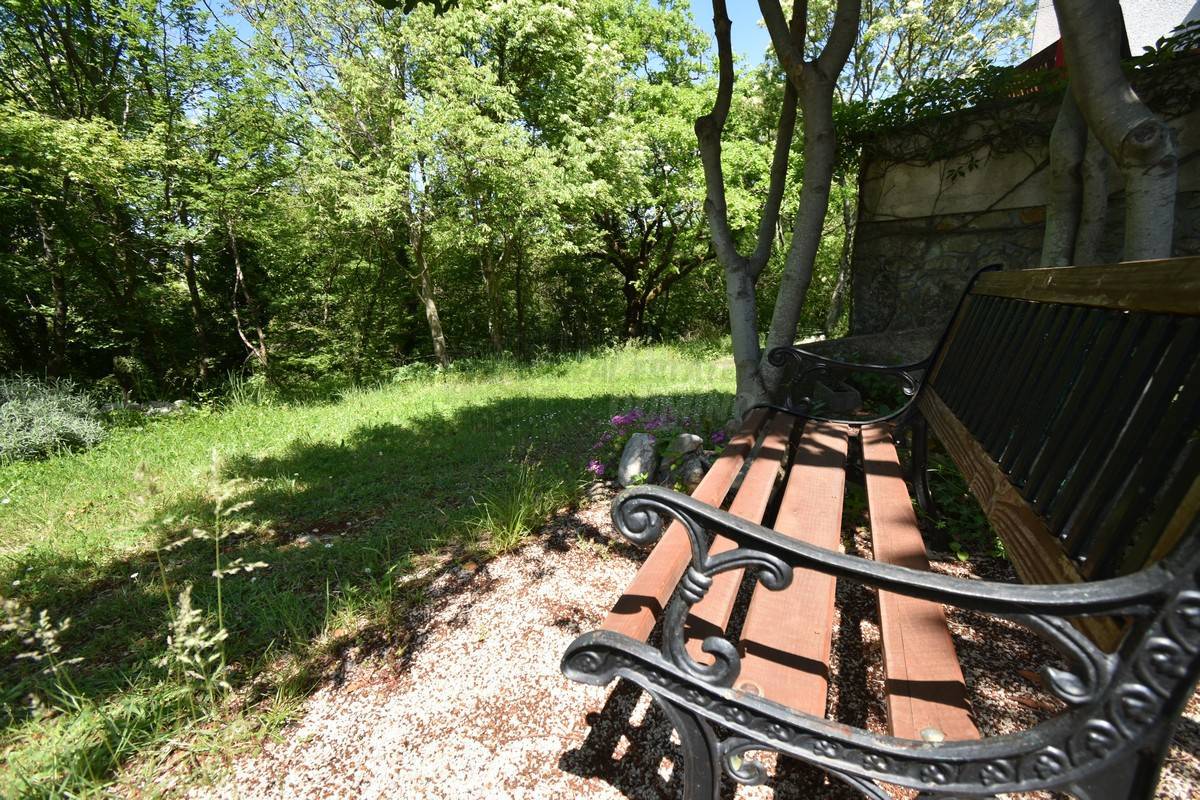 Prenovljena hiša z velikim vrtom! Otok Krk