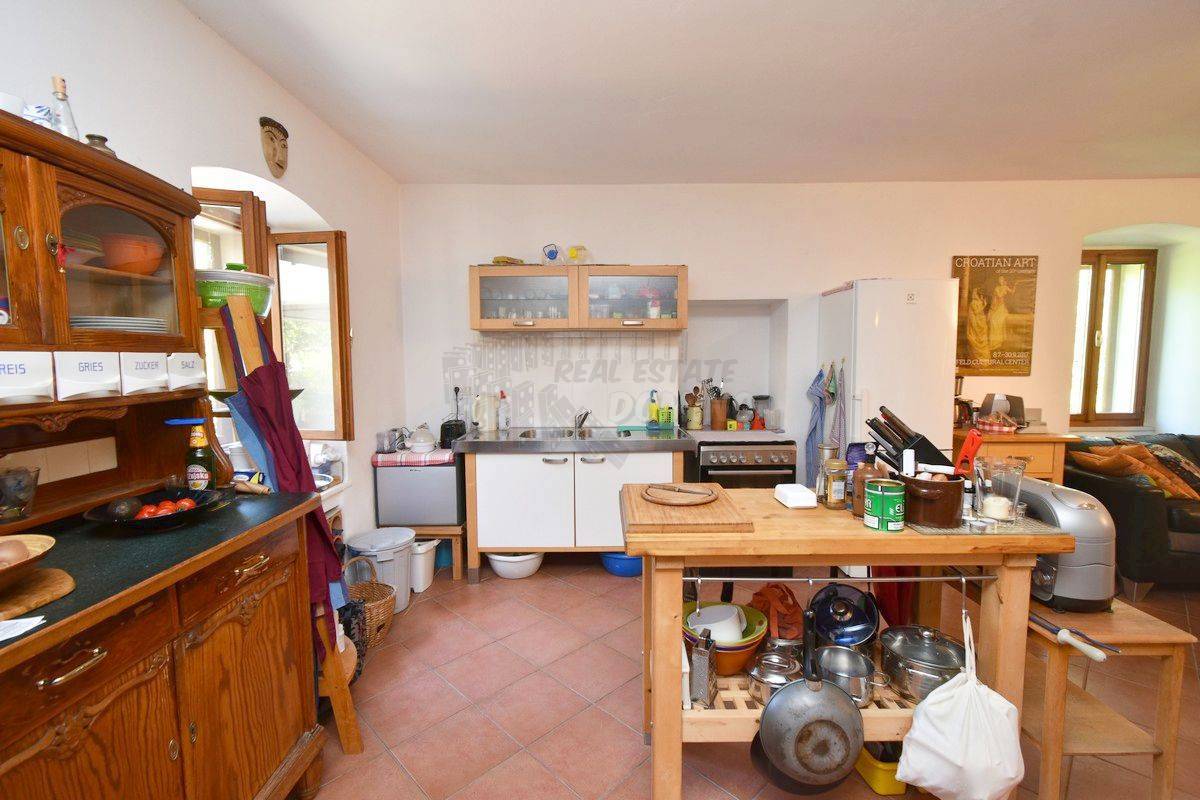 Prenovljena hiša z velikim vrtom! Otok Krk