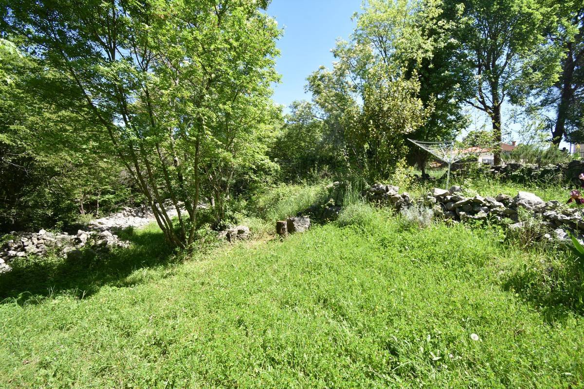 Prenovljena hiša z velikim vrtom! Otok Krk