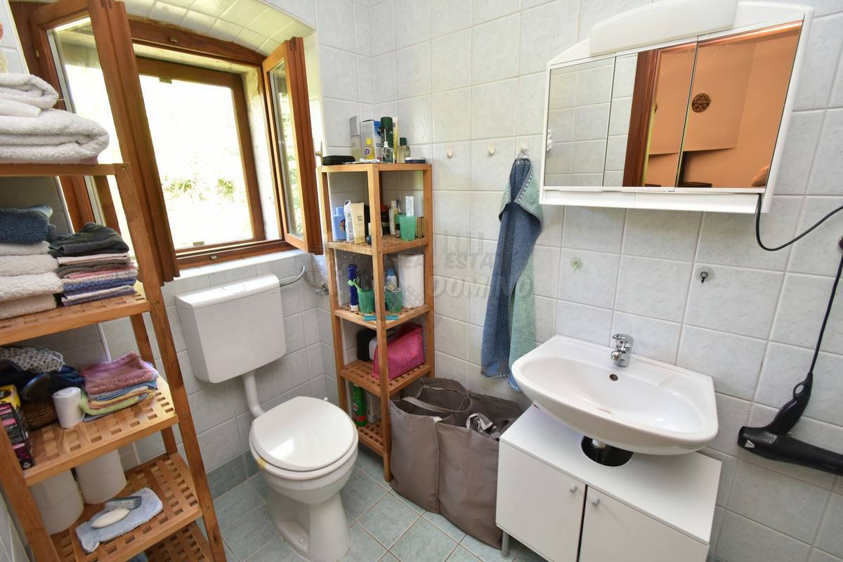 Prenovljena hiša z velikim vrtom! Otok Krk